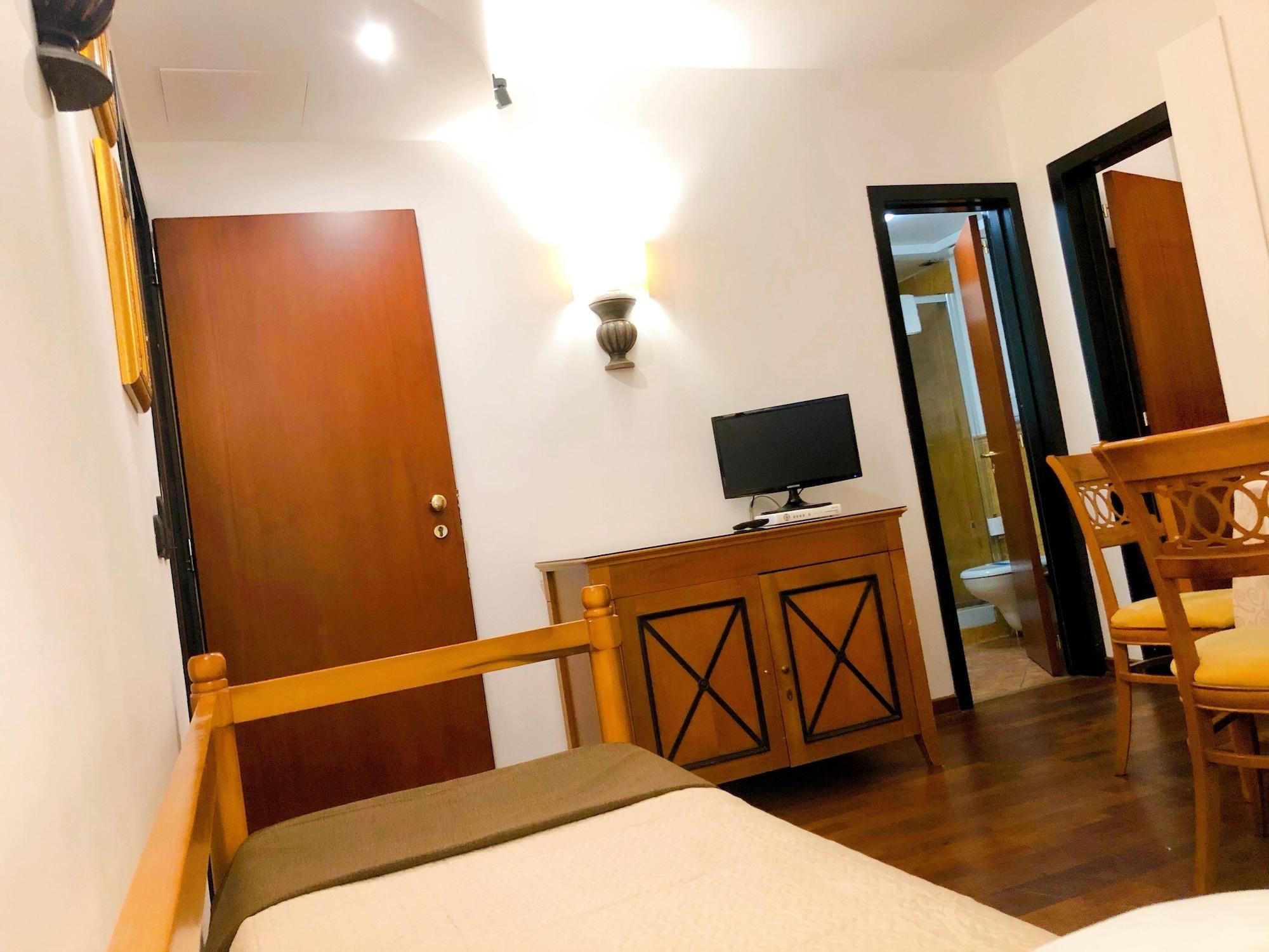 Hotel Florio Opera Palermo Central Bagian luar foto